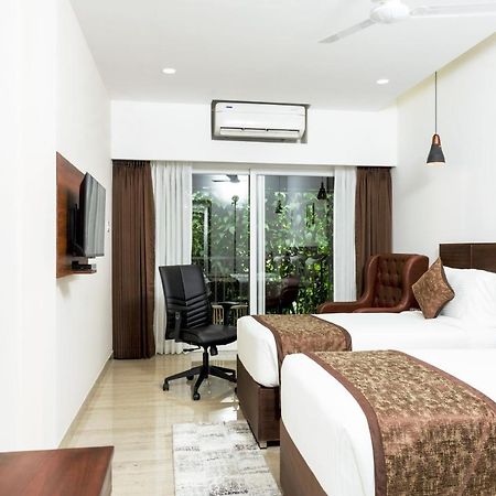 The Runway Hotel Kochi Exterior foto