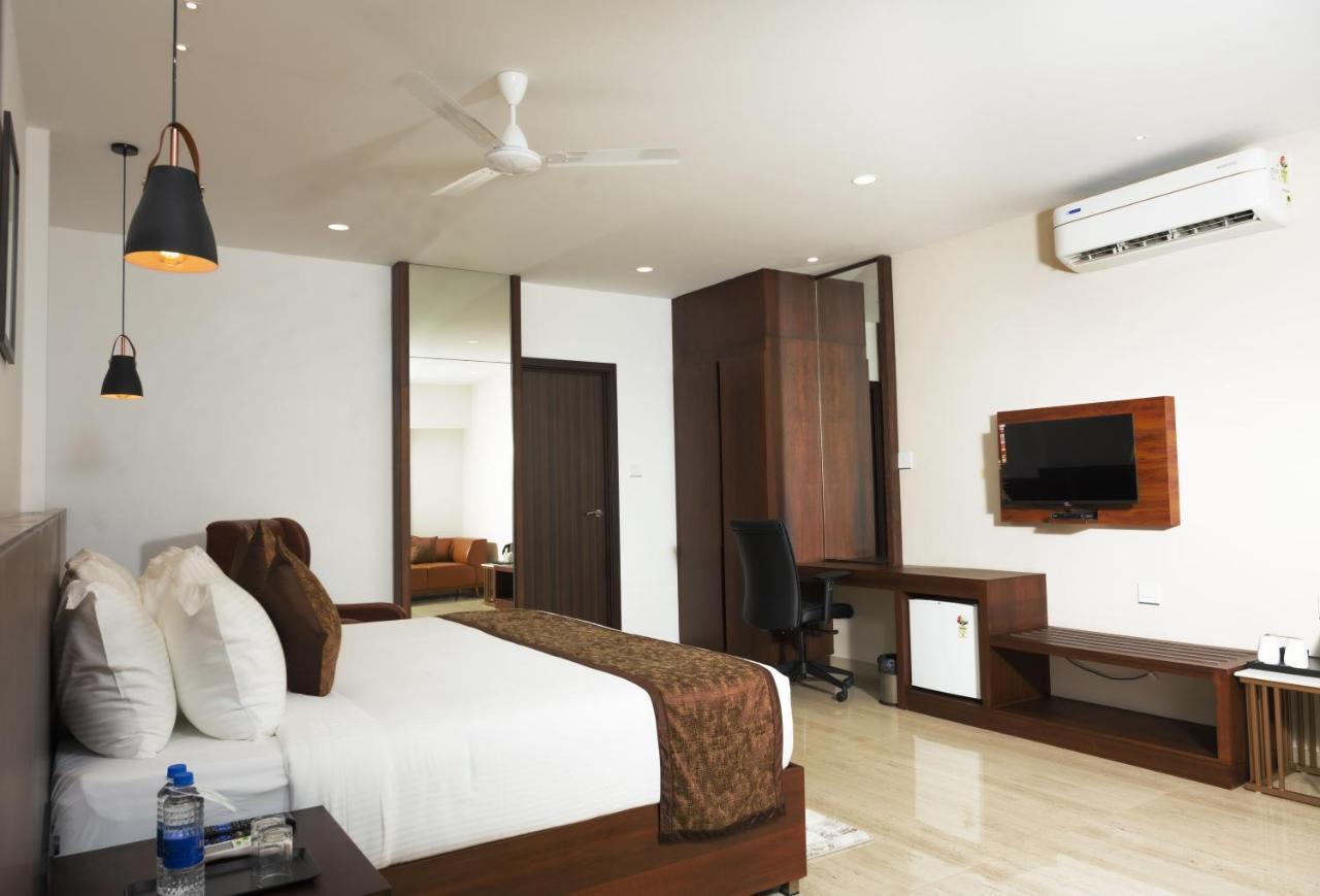 The Runway Hotel Kochi Exterior foto