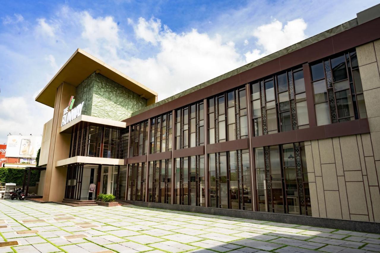 The Runway Hotel Kochi Exterior foto