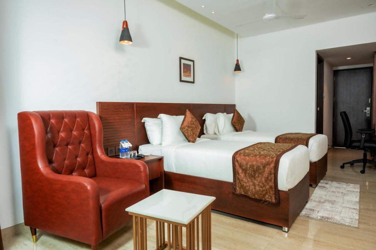 The Runway Hotel Kochi Exterior foto
